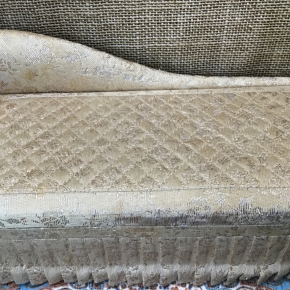 Vintage Small Jewelry Music Box - Picture 5 of 16